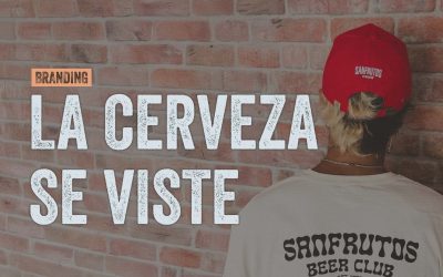 Gorras, camisas y camisetas: la moda como estrategia de merchandising de las cerveceras